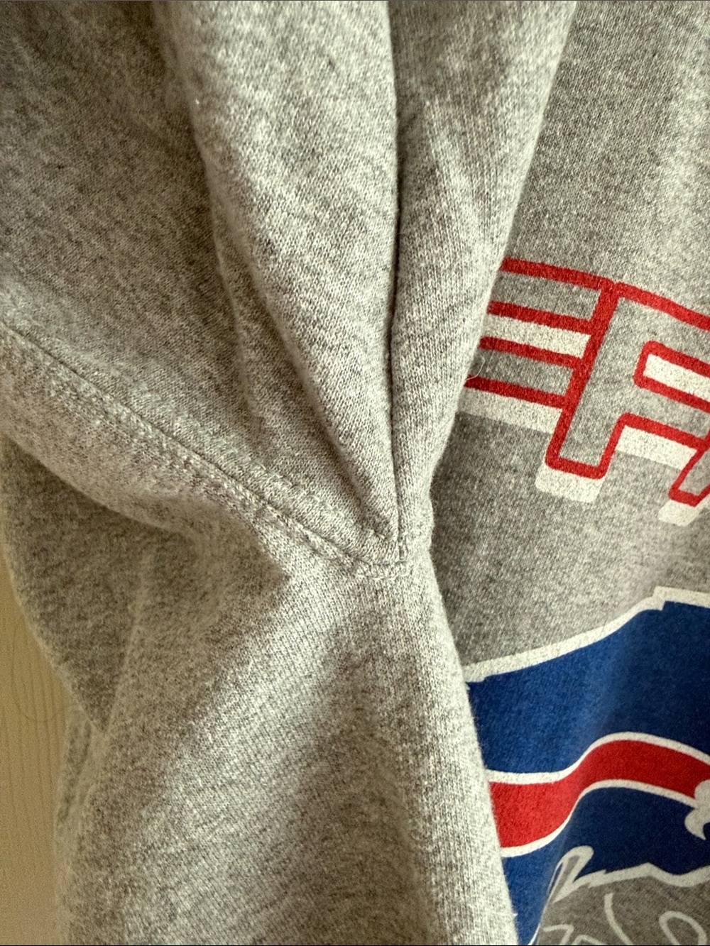 Junk Food Clothing Gray Buffalo Bills Pullover with Red & Blue Logo - Picture 3 of 4